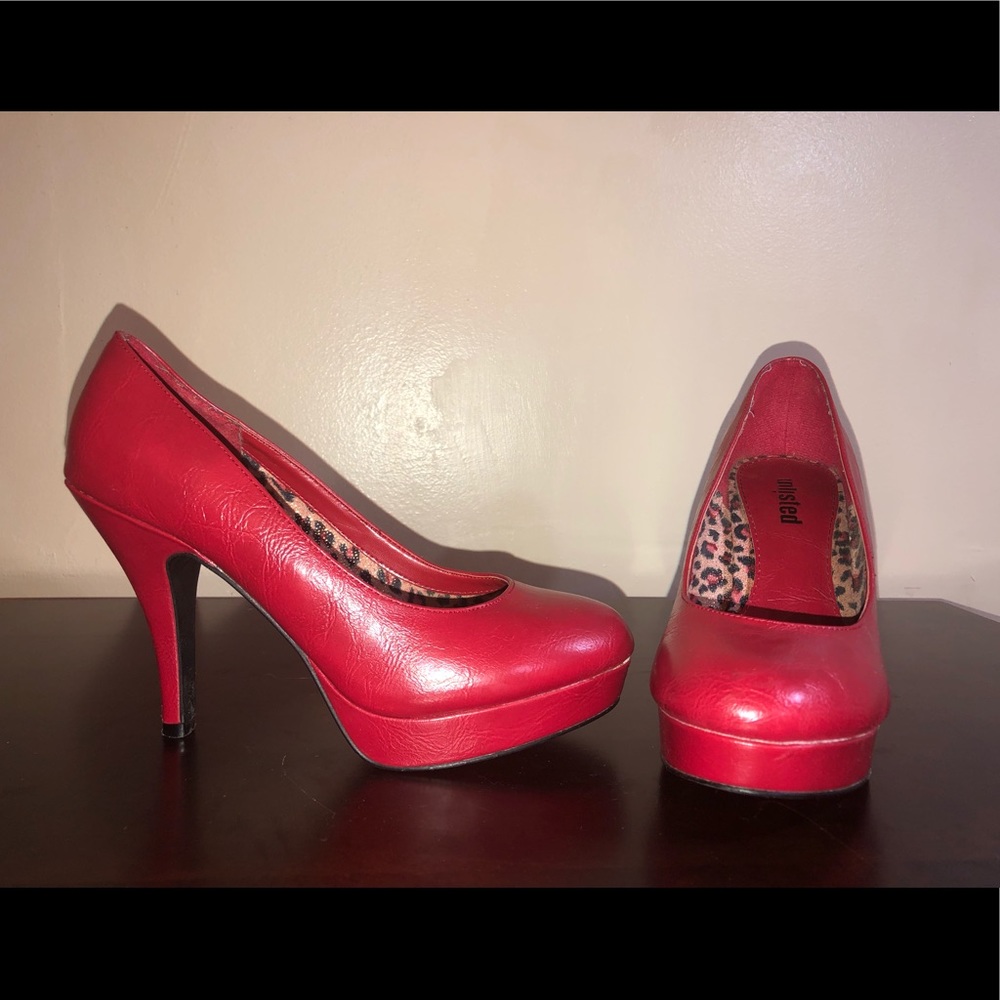 Unlisted Red Pumps